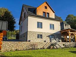 Spacious Villa With Swimming Pool