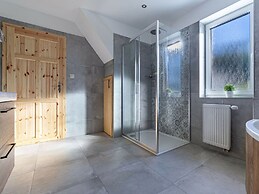 Spacious Villa With Swimming Pool