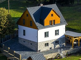 Spacious Villa With Swimming Pool