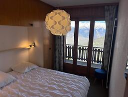 Charming Apartment With Bright Rooms