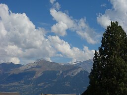 Charming Apartment With Bright Rooms