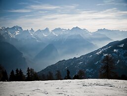 Charming Apartment With Bright Rooms