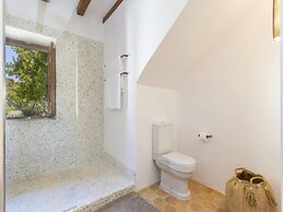 Stunning Farmhouse With Private Pool