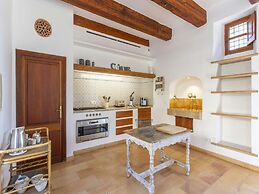 Stunning Farmhouse With Private Pool