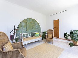 Stunning Farmhouse With Private Pool