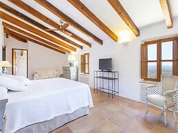 Stunning Farmhouse With Private Pool