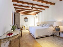 Stunning Farmhouse With Private Pool