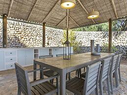 Stunning Farmhouse With Private Pool