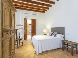 Stunning Farmhouse With Private Pool