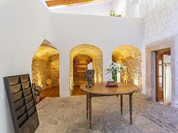 Stunning Farmhouse With Private Pool