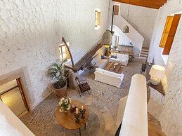 Stunning Farmhouse With Private Pool