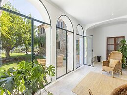 Stunning Farmhouse With Private Pool