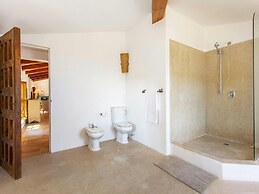 Stunning Farmhouse With Private Pool