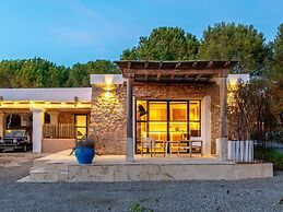 Impressive Farmhouse With Pool