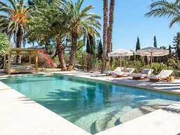 Impressive Farmhouse With Pool