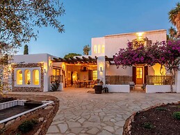 Impressive Farmhouse With Pool