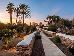 Impressive Farmhouse With Pool