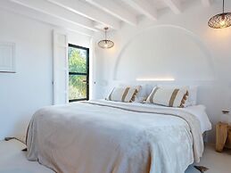 Impressive Farmhouse With Pool