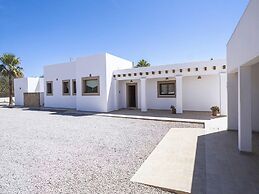 Spacious Villa With Games Area