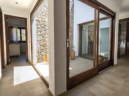 Spacious Villa With Games Area