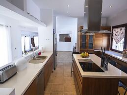 Spacious Villa With Games Area