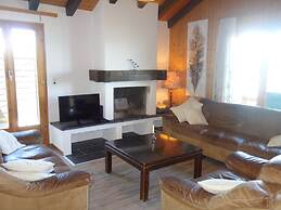 Apartment With Breathtaking Hill View