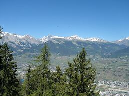 Apartment With Breathtaking Hill View