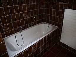 Peaceful Apartment With Amenities