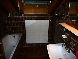 Peaceful Apartment With Amenities