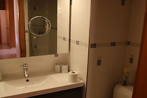 Elegant Apartment With Patio in Hills