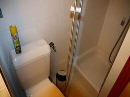 Elegant Apartment With Patio in Hills