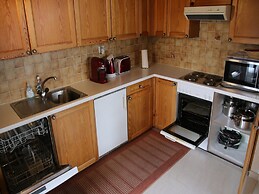 Elegant Apartment With Patio in Hills