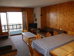 Stunning Apartment With Mountain Views