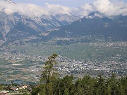 Stunning Apartment With Mountain Views