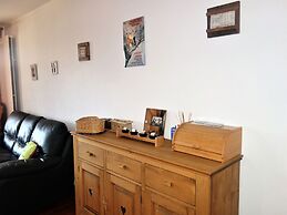 Apartment With Outdoor Dinning