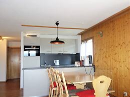 Apartment With Outdoor Dinning