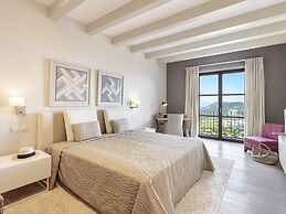 Majestic Villa With Harbour Views