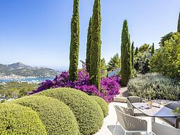 Majestic Villa With Harbour Views