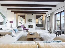 Majestic Villa With Harbour Views