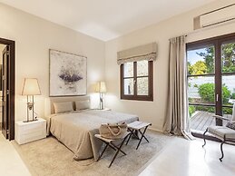 Majestic Villa With Harbour Views