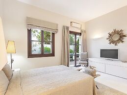 Majestic Villa With Harbour Views