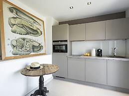 Majestic Villa With Harbour Views