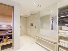 Majestic Villa With Harbour Views