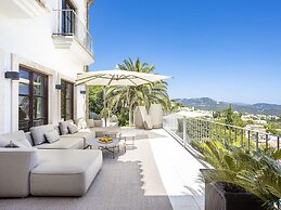 Majestic Villa With Harbour Views