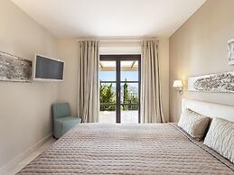 Majestic Villa With Harbour Views