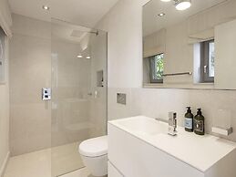 Majestic Villa With Harbour Views