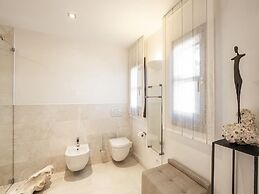 Majestic Villa With Harbour Views