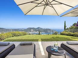 Majestic Villa With Harbour Views