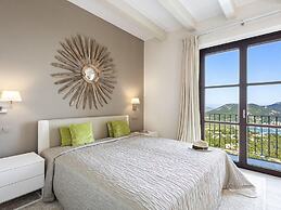 Majestic Villa With Harbour Views