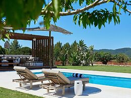 Holiday Home With Outdoor Cinema